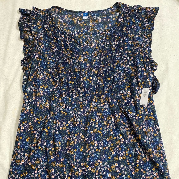 Old Navy Tops - NWT Old Navy Navy Blouse with Floral Print 💙 Size: 4x